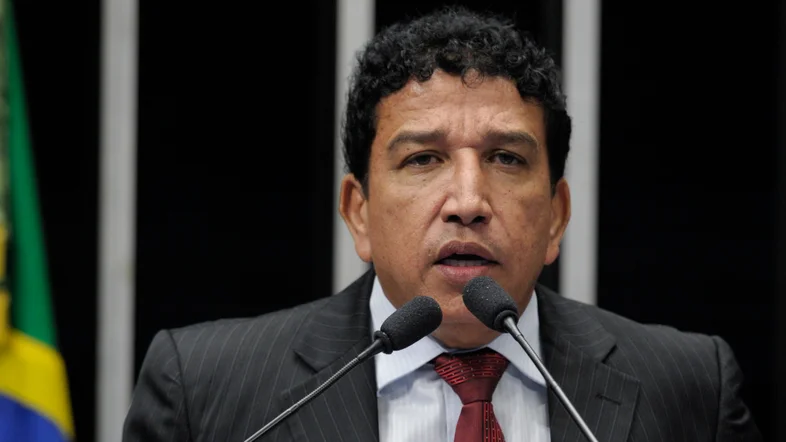 Magno Malta registra BO contra técnica de enfermagem após acusação de agressão