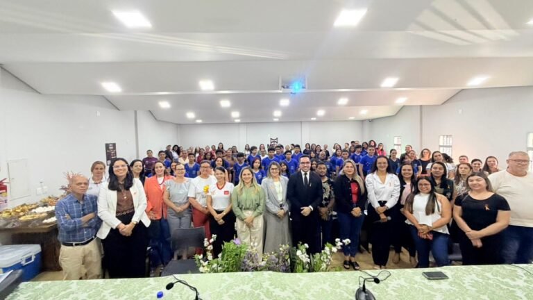 Prefeitura de Cruzeiro do Sul realiza seminário sobre proteção de crianças e adolescentes no ambiente digital