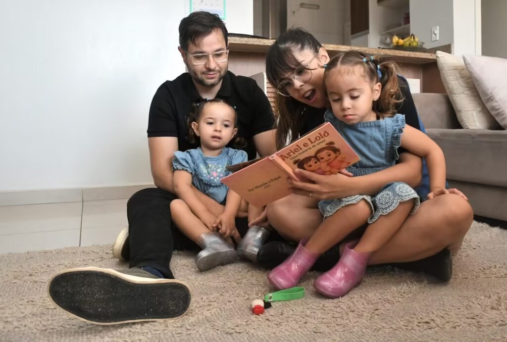 No Acre, casal entra na fila da adoção, descobre gravidez e acaba criando “gêmeas do coração”