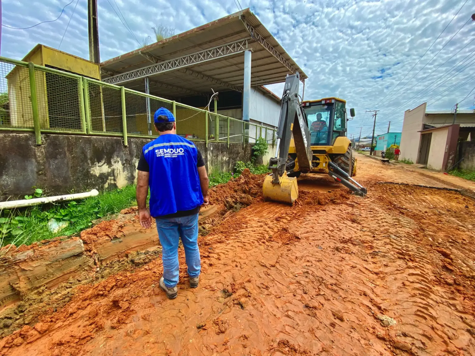 Prefeitura mantém força-tarefa de obras e amplia serviços em bairros e ramais de Cruzeiro do Sul