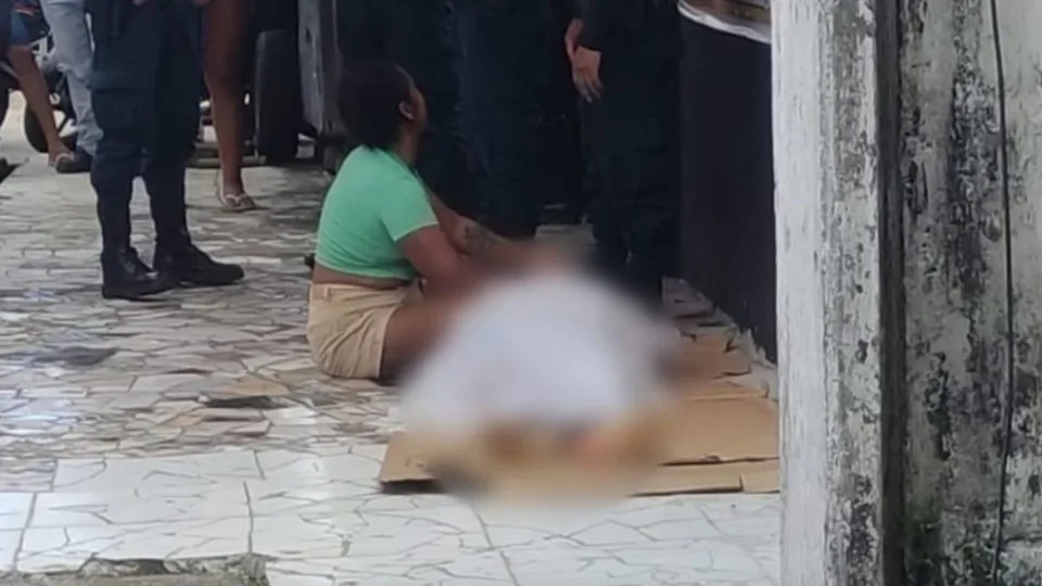 Adolescente de 17 anos morre após ser esfaqueado pelo irmão de 13