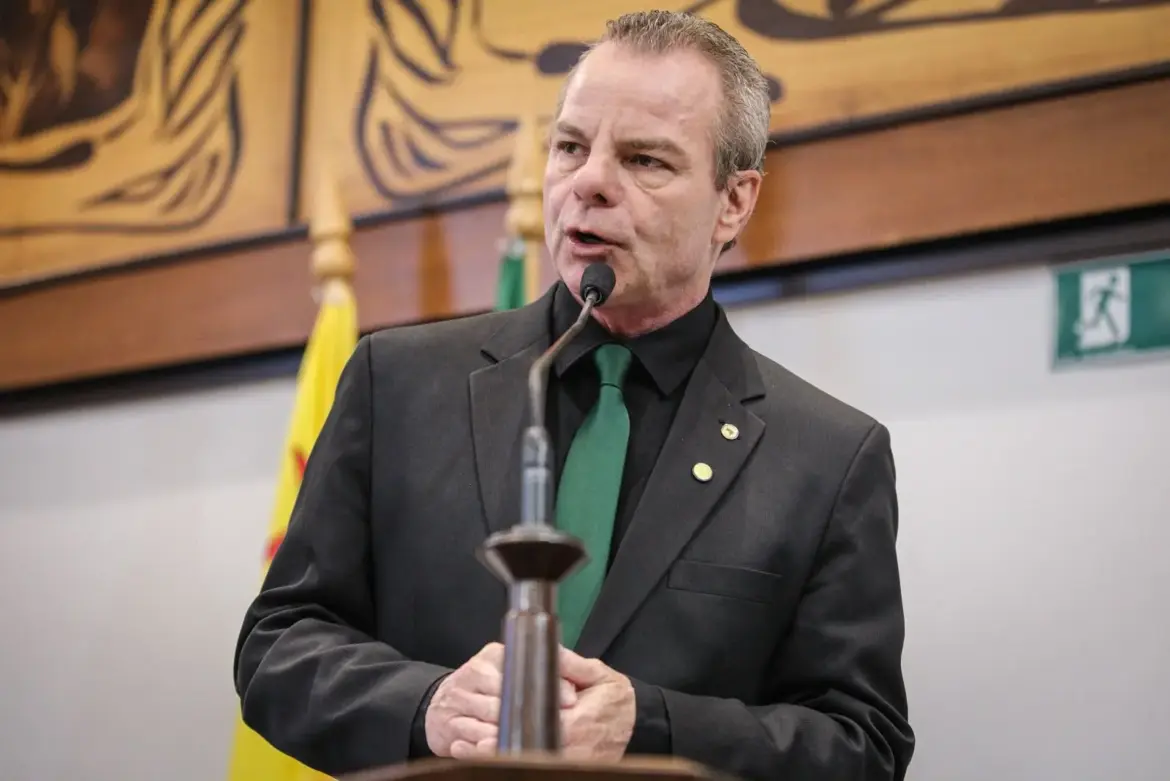 Pedro Longo preside sessão extraordinária que aprovou isenção do IPVA durante a Expoacre
