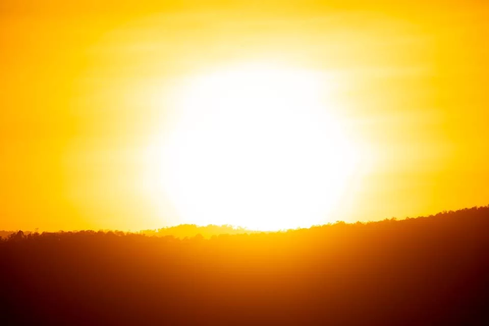 Calor de até 36°C e possibilidade de temporais marcam a previsão do tempo para terça-feira no Acre