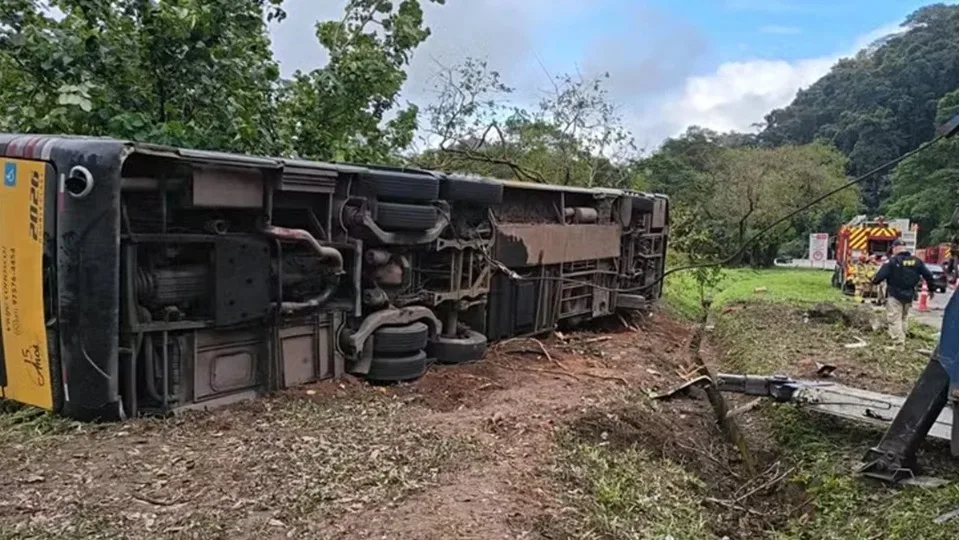 Mulher perde filha e irmã em acidente: “Morreram abraçadas”