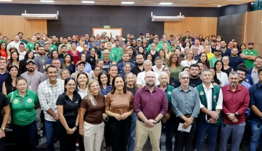Mailza reforça compromisso com infraestrutura do estado em reunião com equipe do Deracre