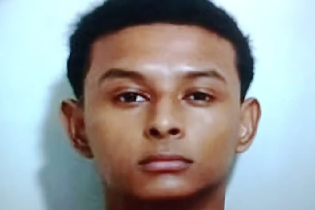 Justiça nega Habeas Corpus e jovem preso com fuzis segue no presídio