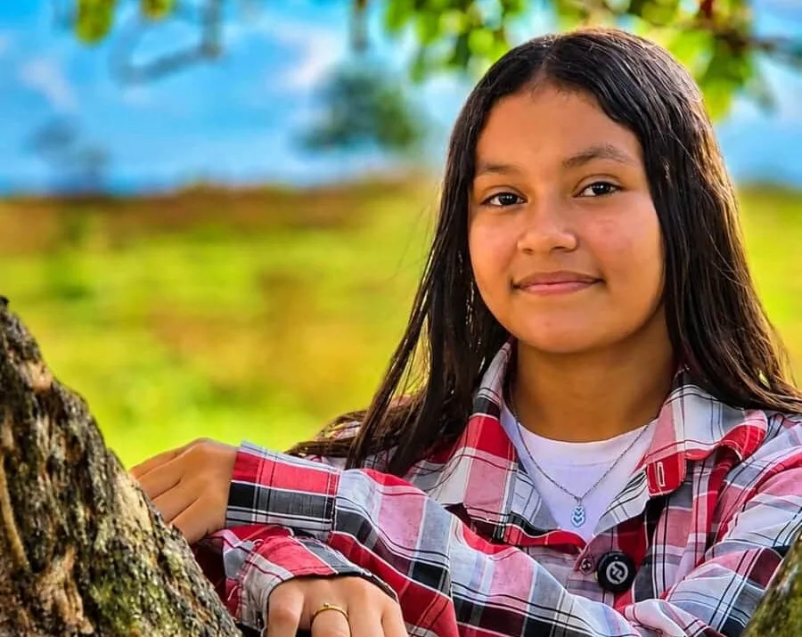 Aos 12 anos, estudante da zona rural de Xapuri sonha em ser cantora sertaneja