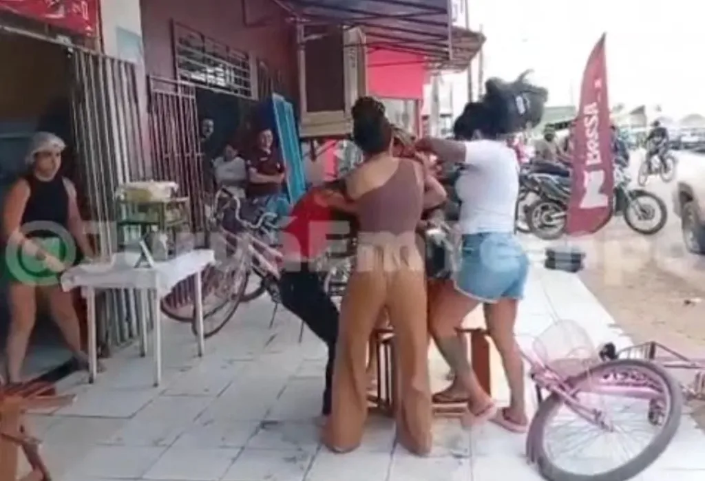 Confusão entre mulheres tem agressão com ‘capacetada’ no interior do Acre