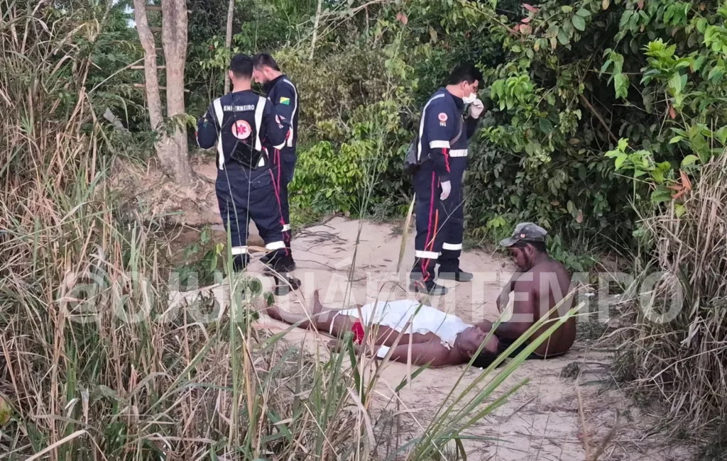 Homem morre após saltar de barranco e bater em trecho raso de igarapé no Acre