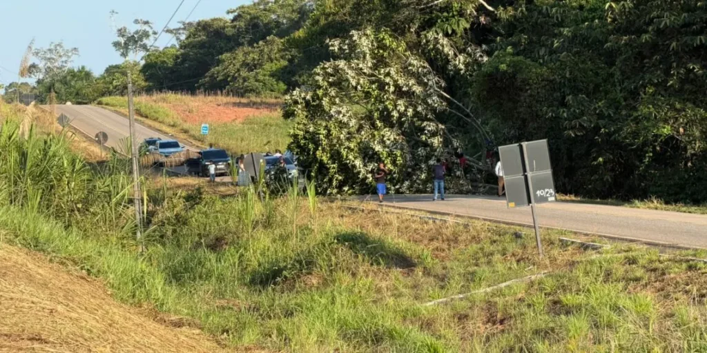 Manifestação bloqueia BR-364 entre Cruzeiro do Sul e Rio Branco