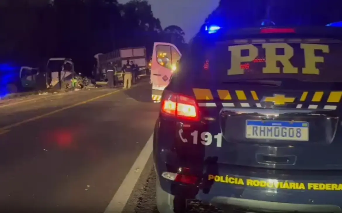 Menino de 6 anos sobrevive a acidente que deixou 23 mortos no Paraná