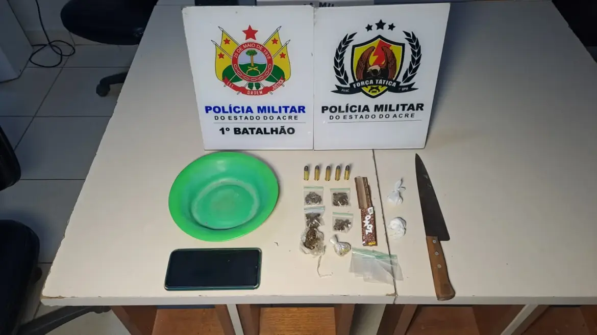 Suspeito de tráfico é preso com skunk, cocaína e munições em residência