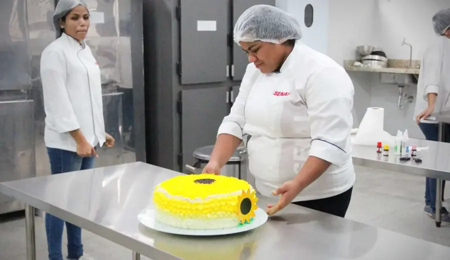 Senac abre 20 vagas gratuitas para curso de confeitaria em Cruzeiro do Sul