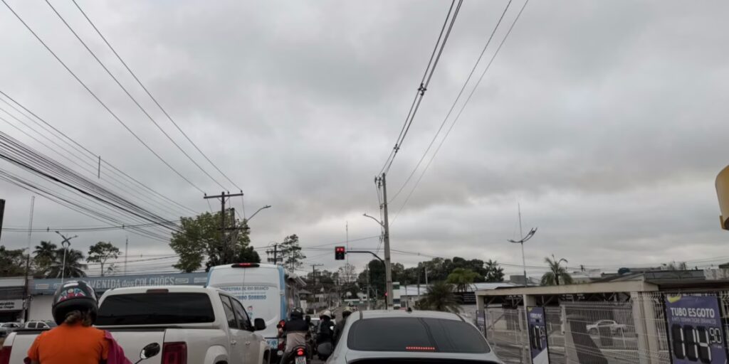 Onda polar muda o tempo no Acre nesta quinta-feira (20) com previsão de chuva forte e queda nas temperaturas