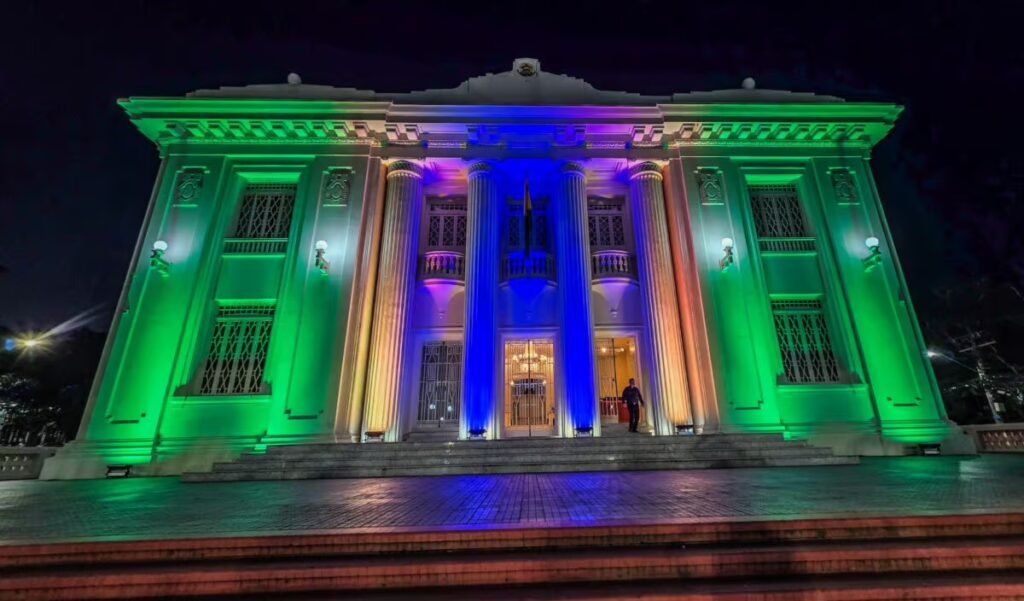 Palácio Rio Branco e Aleac ganham iluminação verde e amarela no Dia da Independência