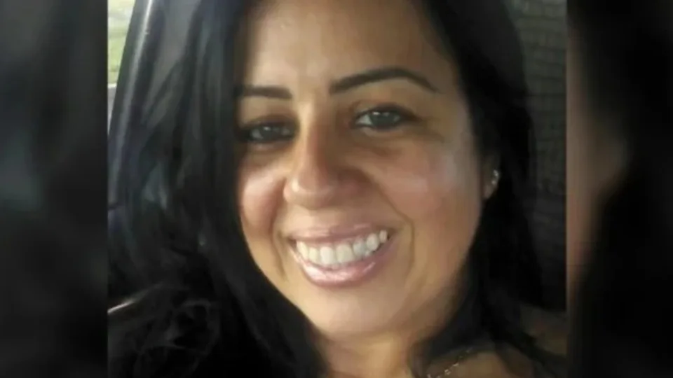 Mulher morre após receber ‘coquetel capilar’ contra queda de cabelo em salão