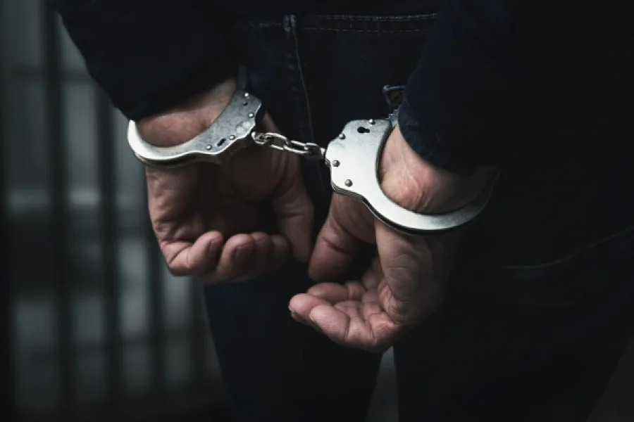 Homem é preso após chutar porta e causar transtornos na UPA de Cruzeiro do Sul