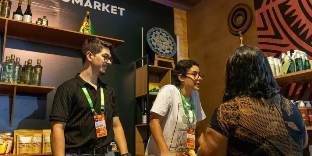 De fibras de buriti a cosméticos naturais: loja reúne produtos de empreendedores acreanos em evento