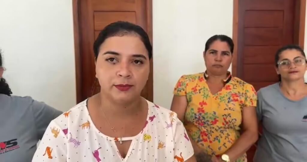 Sem salário e vale-alimentação, terceirizados paralisam atividades em escola Estadual de Cruzeiro do Sul