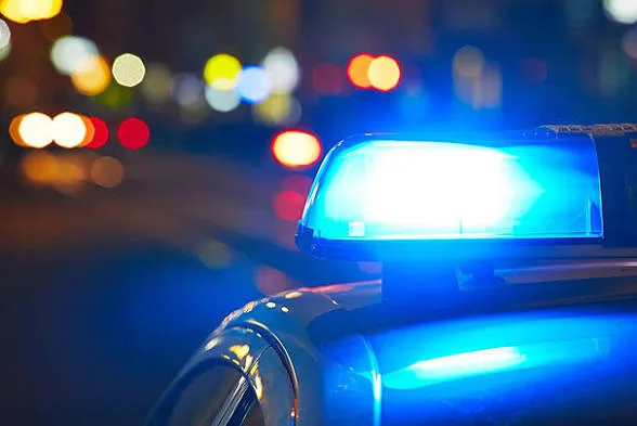 Acidente com motosserra deixa mulher ferida; vítima é transferida para Rio Branco