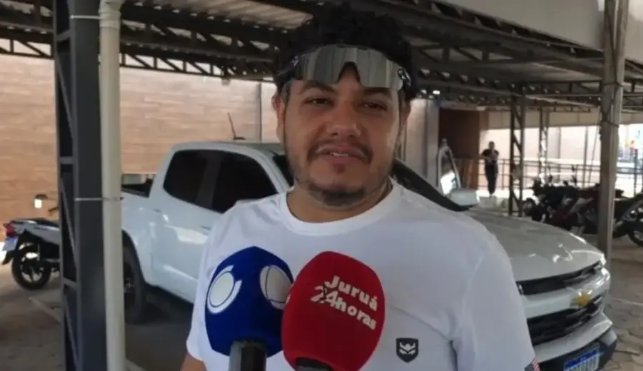 Equipe percorre seis horas de barco para levar urna à comunidade indígena Arara.