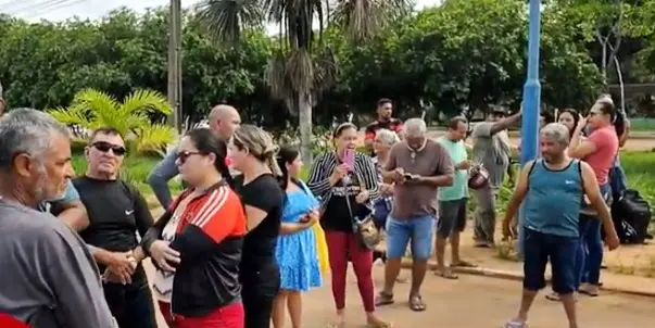 Moradores do Bom Jesus interditam parcialmente a AC-40 em Rio Branco