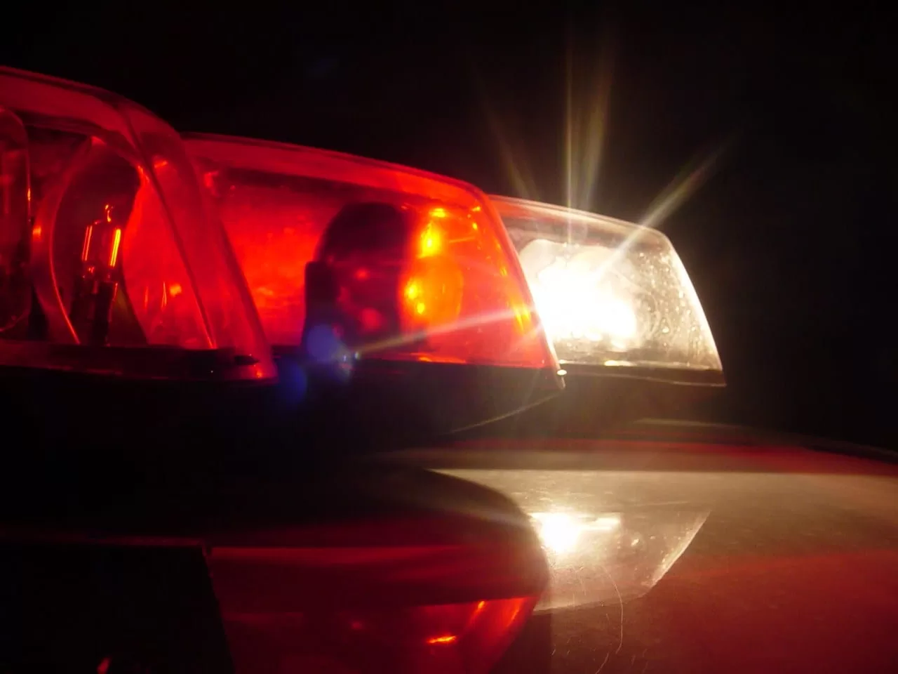 Moradores contêm homem suspeito de invadir quintais em Cruzeiro do Sul