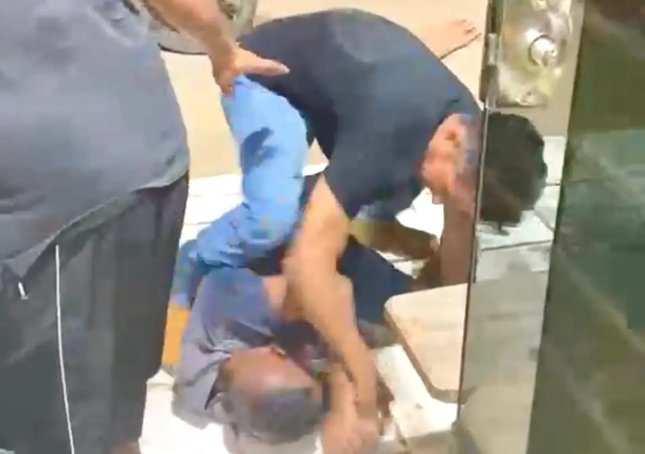 Homens brigam na frente de bar no interior do Acre e cenas de violência chocam moradores