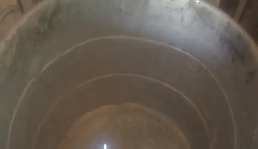 Grávida de oito meses reclama de falta de água no bairro Cruzeirinho, em Cruzeiro do Sul