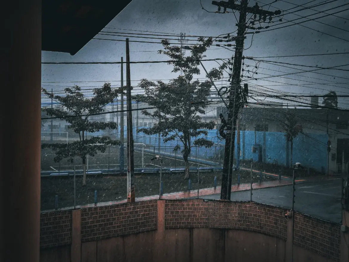Acre entra em alerta para tempestades com granizo e ventos de até 60 km/h