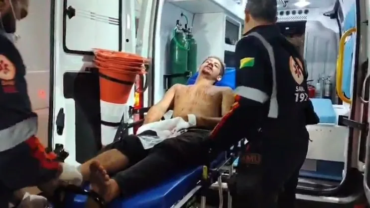 Jovem de 24 anos é espancado com capacetes, socos e chutes no Acre