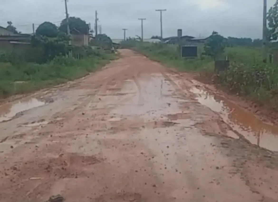 Morador cobra melhorias na estrada Xiburema, em Sena Madureira