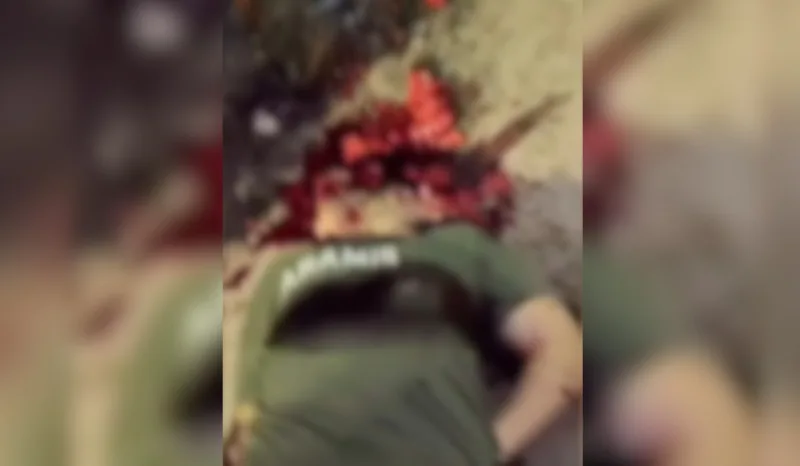 com mãos amarradas, homem tem rosto desfigurado a tiros