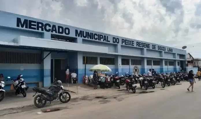 Seca reduz oferta de peixe de rio em Cruzeiro do Sul e aumenta dependência de viveiros