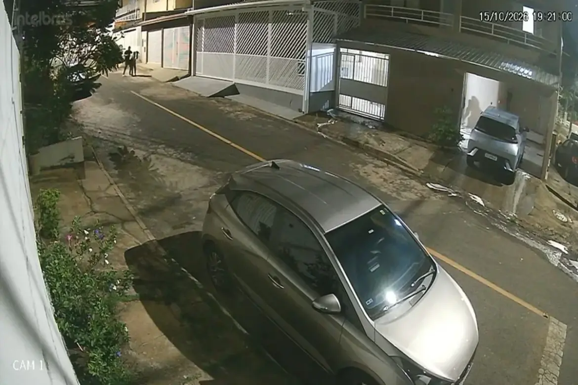 Câmeras flagram momento em que homem agride e atira em ex-companheira