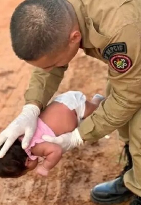 No interior do Acre, bebê que não reagia é salva por bombeiros após manobra de emergência