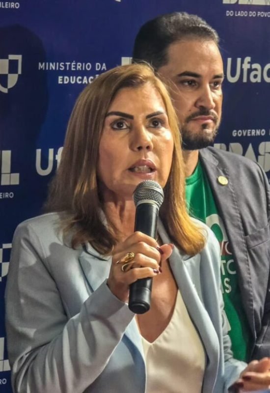 Guida Aquino deixa reitoria da Ufac e publica carta aberta com balanço de gestão