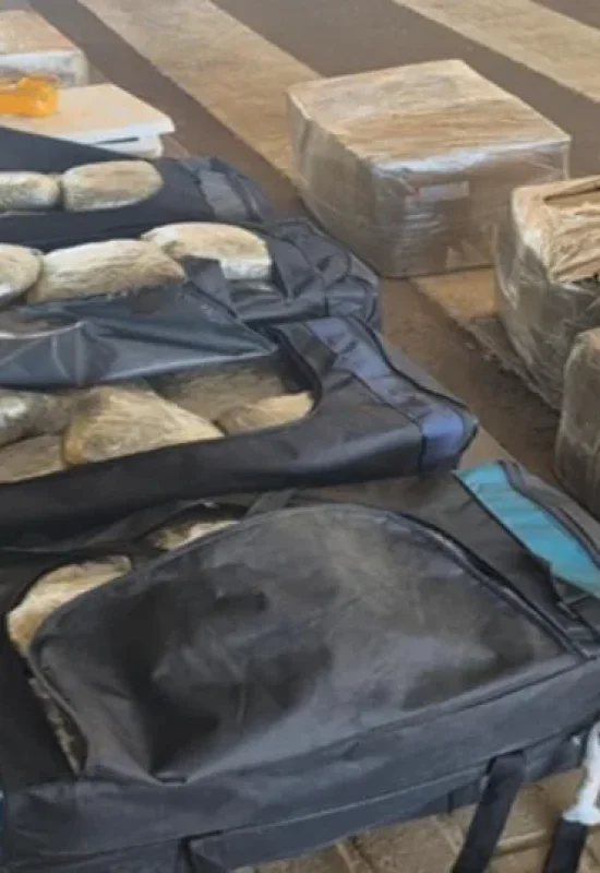 Polícia Rodoviária intercepta carregamento de 200 quilos de drogas na BR-364