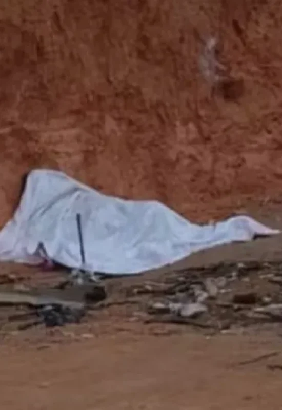 Mulher é encontrada morta com ferimento na cabeça em área de descarte de lixo