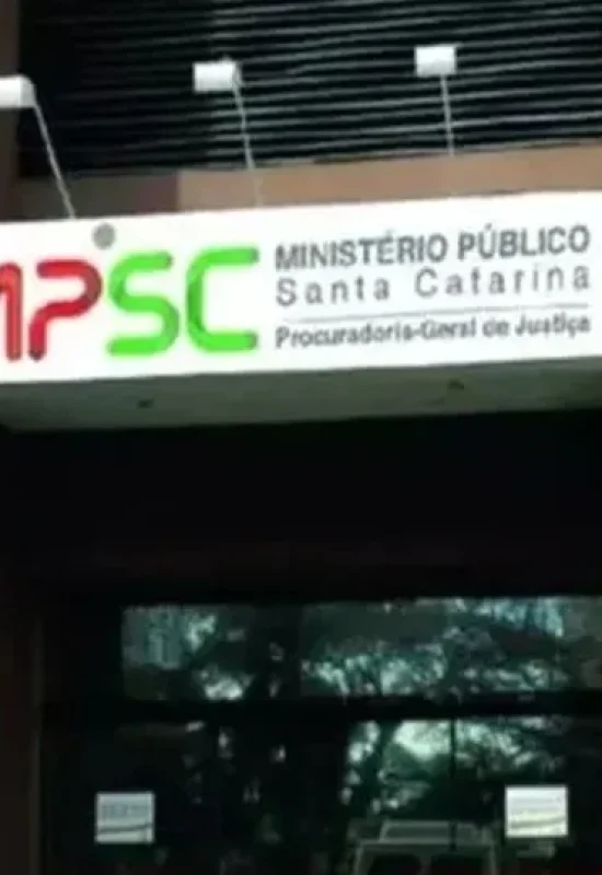 Homem é condenado a 44 anos de prisão por torturar e matar enteado autista
