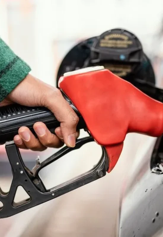 Acre registra menor alta no preço do diesel no Brasil, mas mantém o combustível mais caro