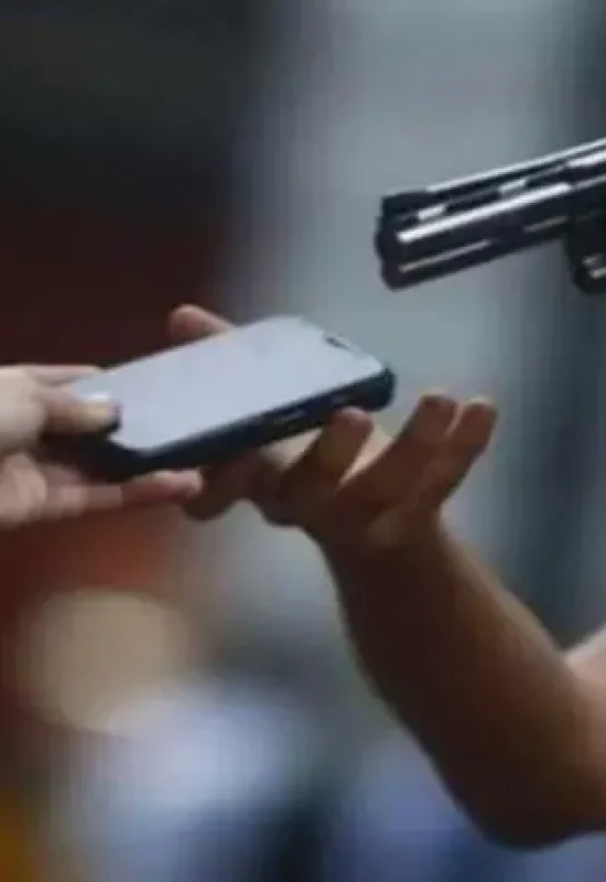 Homem armado rouba celular e documentos de funcionária em loja no Terminal Urbano de Cruzeiro do Sul