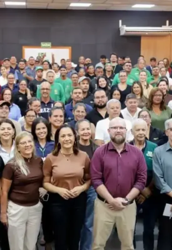 Mailza reforça compromisso com infraestrutura do estado em reunião com equipe do Deracre