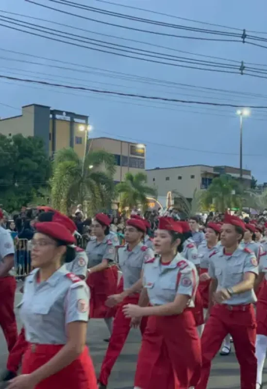 Colégios militares se destacam durante desfile cívico de 7 de Setembro em Cruzeiro do Sul