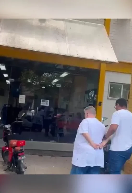 Líder religioso é preso por transformar fiéis em escravos sexuais