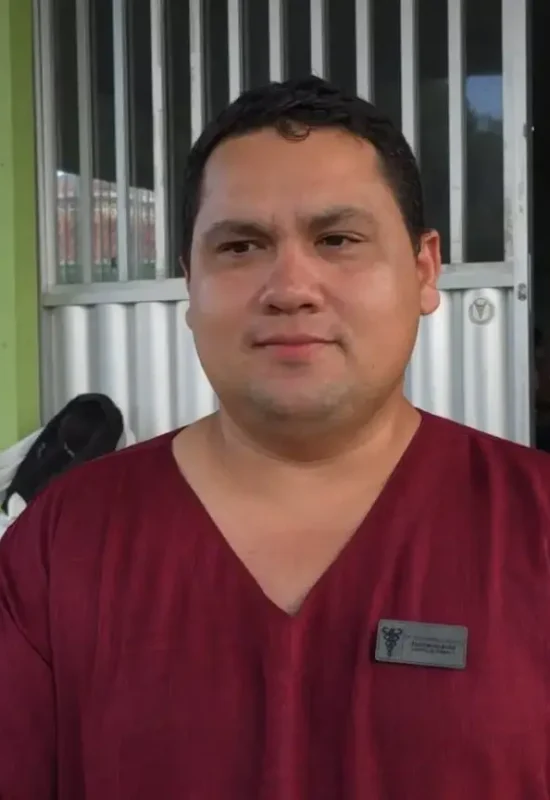 Fisioterapeuta ensina massagem e posicionamento de alunos com deficiência a educadores de Cruzeiro do Sul
