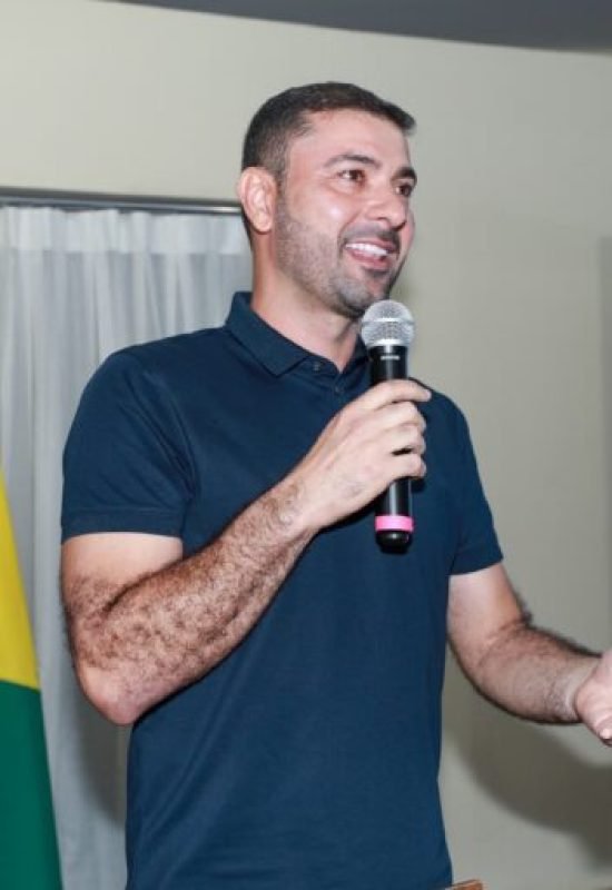 Nicolau Júnior destaca criação da Faculdade Estadual do Acre como avanço histórico para a educação