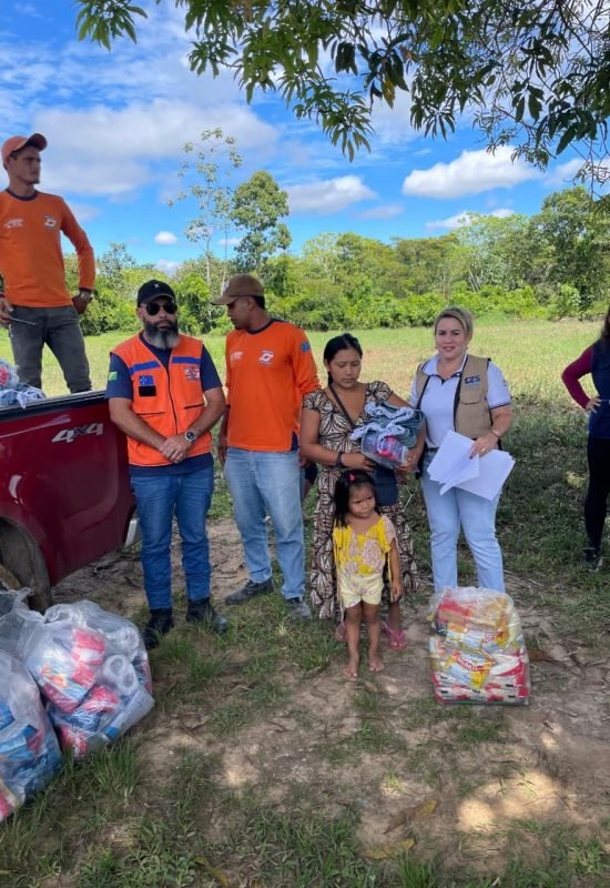 Prefeitura de Cruzeiro do Sul entrega cestas básicas e kits de higiene para famílias indígenas atingidas pela cheia