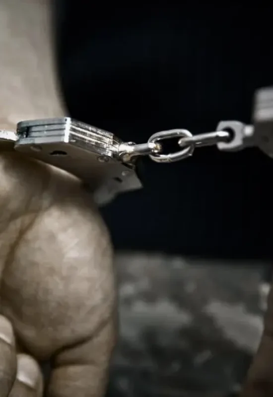 Monitorado por tornozeleira é preso após agredir adolescente em Cruzeiro do Sul