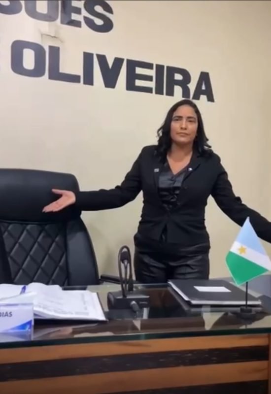 “Me arrumei toda para a sessão”: Cleide ironiza ausência de vereadores e encontra plenário vazio, vereadora afirma que foi a única parlamentar presente em sessão e critica colegas que, segundo ela, não comparecem às reuniões da Câmara